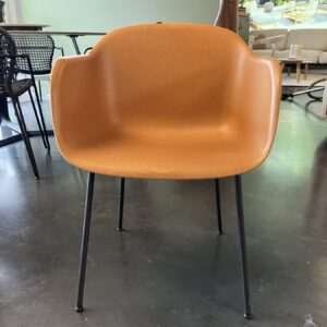 Muuto Fiber Chair Metalen Poot TOONZAALMODEL