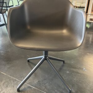 Muuto Fiber Chair Swivel TOONZAALMODEL
