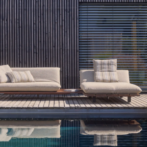 Bullfrog Akito outdoor lounge